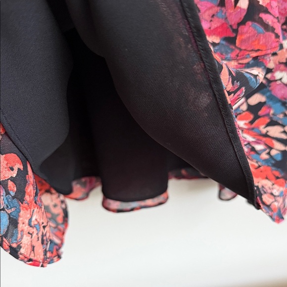 NEW Evereve Josie Dress, Vibrant Floral Print, Smocked Waist, Sleeveless, Medium - Picture 4 of 9